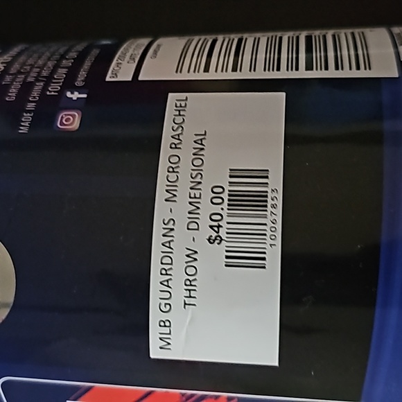 Cleveland Guardian's super plush throw - Picture 2 of 6